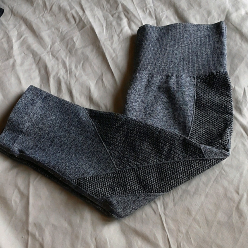 Lorna Jane seamless knee length tights